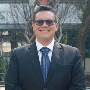 Dr. Rubén Caro Briones